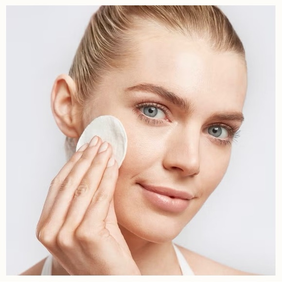 Elemis toner and night cream bundle - Picture 13 of 14